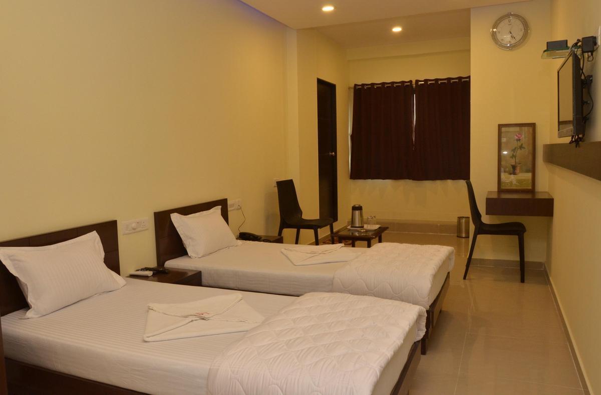 Hotel Ambience Sarkhej Экстерьер фото