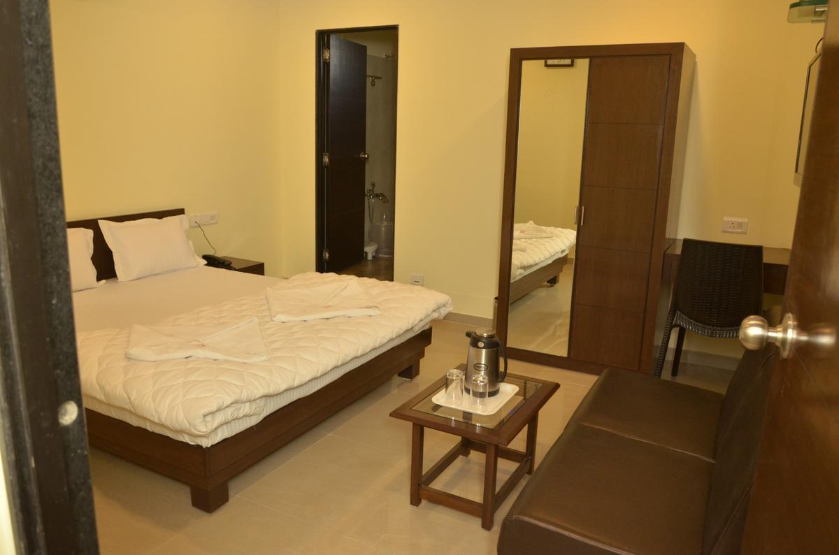 Hotel Ambience Sarkhej Экстерьер фото
